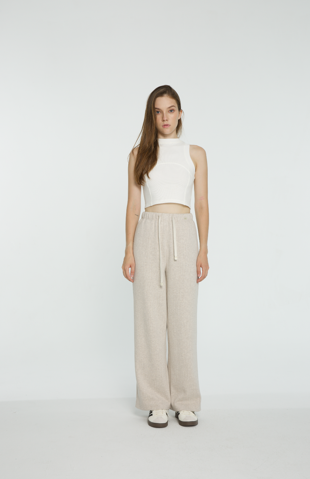 66YC24039 （Pants in the picture）