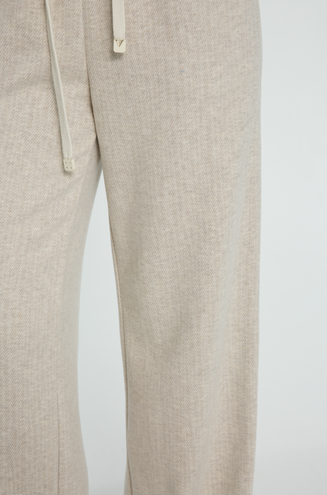 66YC24039 （Pants in the picture）