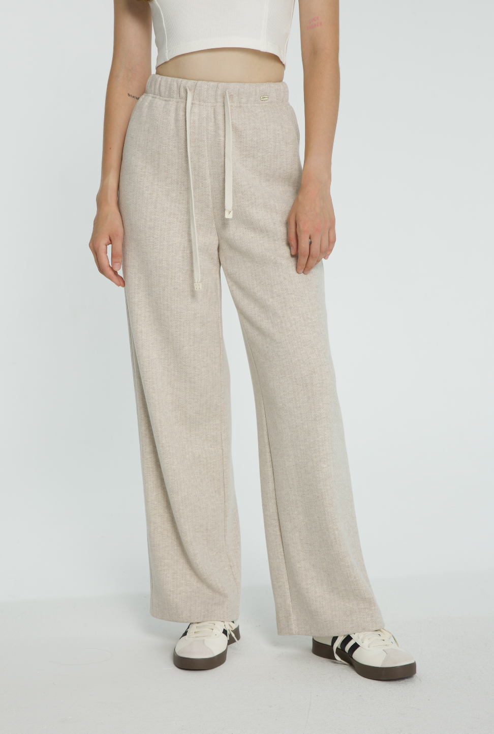 66YC24039 （Pants in the picture）